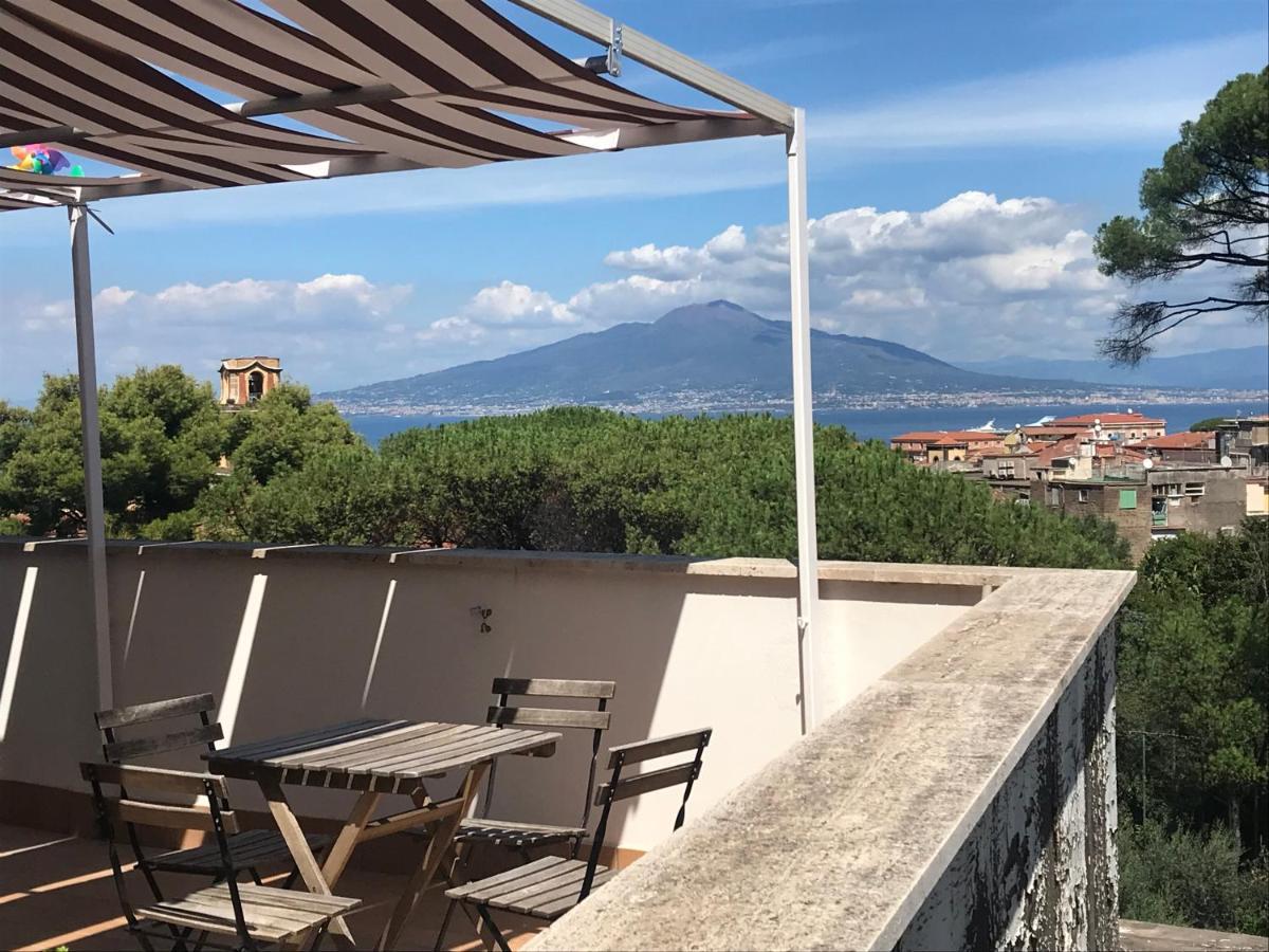 דירות סורנטו Casa Bice Amazing View Of Vesuvius מראה חיצוני תמונה