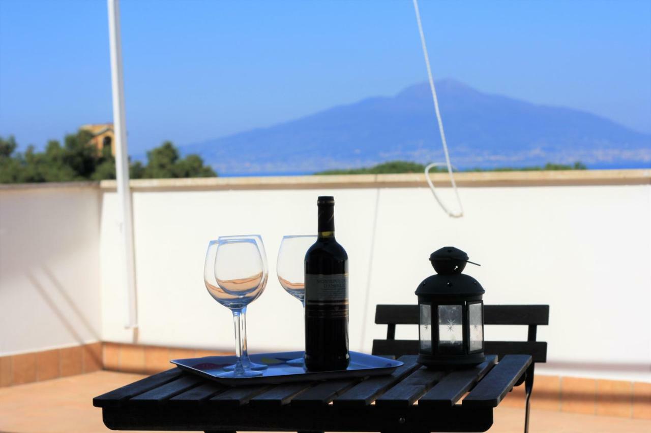 דירות סורנטו Casa Bice Amazing View Of Vesuvius מראה חיצוני תמונה
