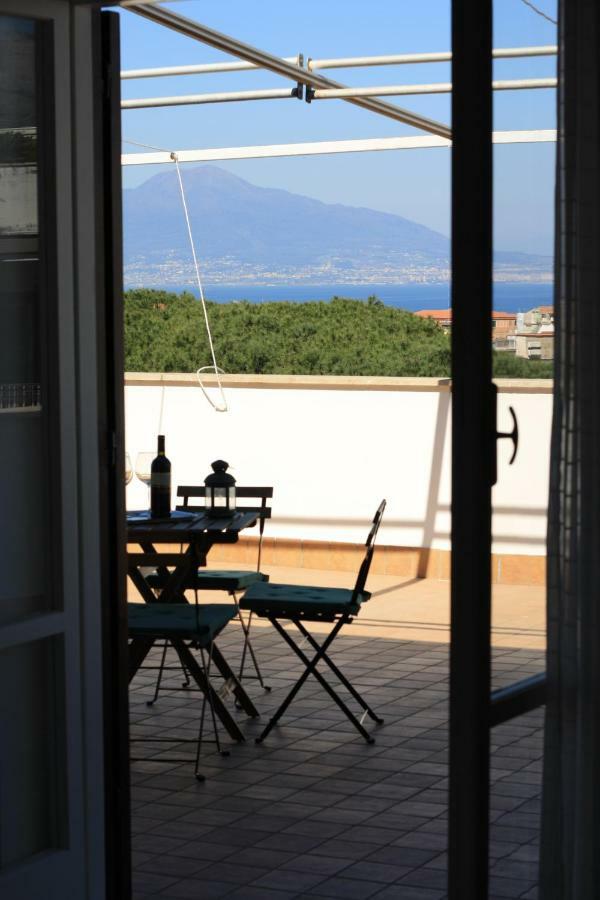 דירות סורנטו Casa Bice Amazing View Of Vesuvius מראה חיצוני תמונה